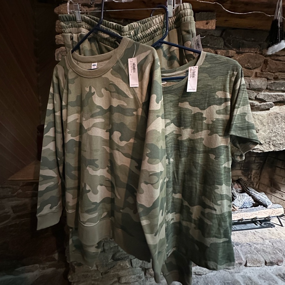 Green camo sweatsuit set - L